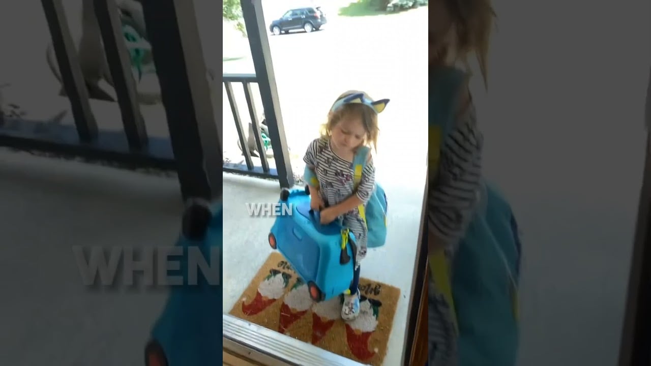 This little girl wanted to run away from home but changed her mind 😂