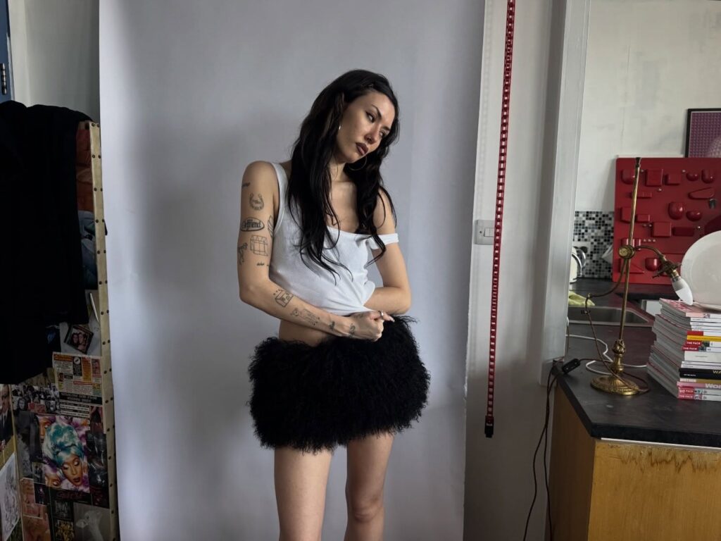 Nieve Ella Pickering Biography, Career, Personal Life, Net Worth 1 Nieve Ella image